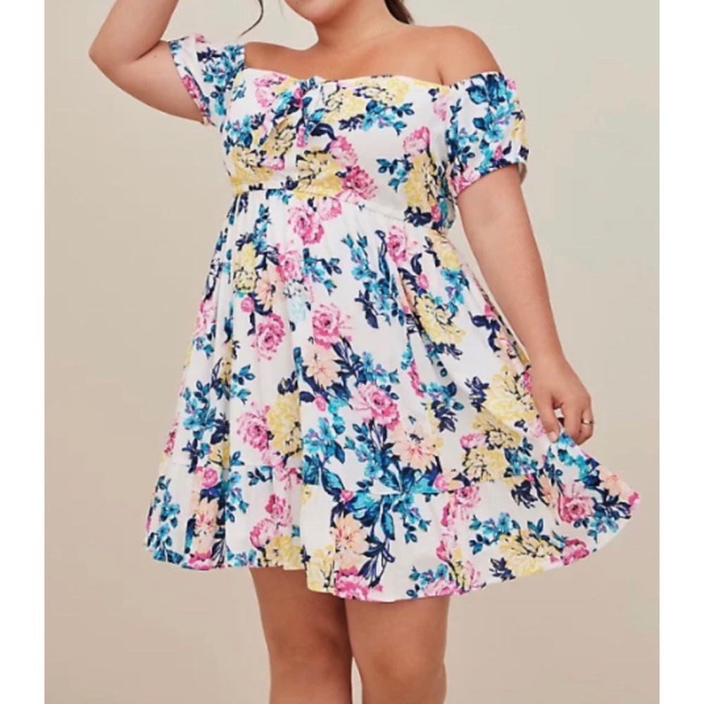 White Floral Mini Gauze Puff Sleeve Skater Dress 1
1X 14 16 Torrid